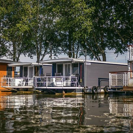 ホテル Lakohajo, Uszohaz - Tisza-To Tiszafüred エクステリア 写真