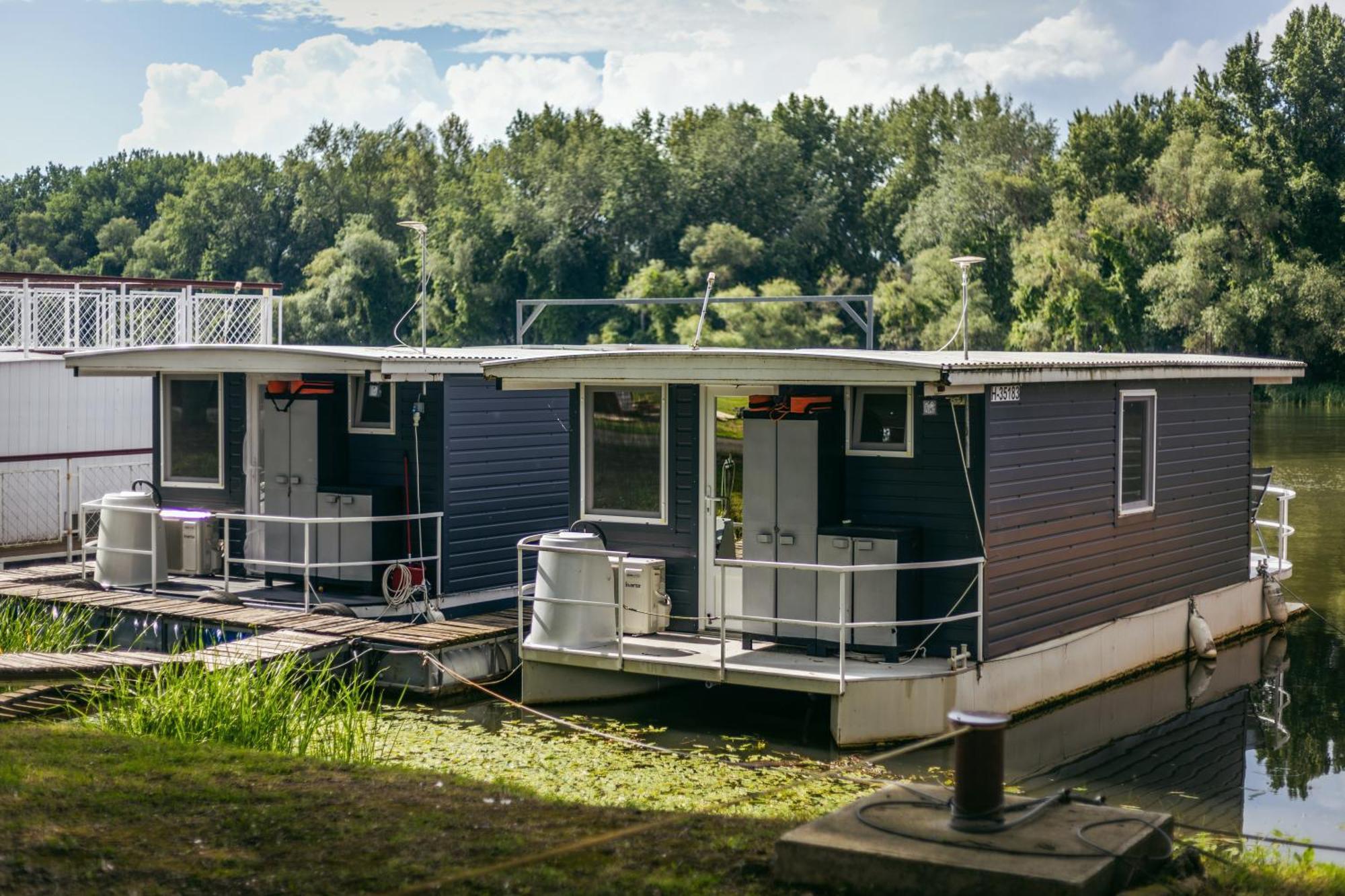 ホテル Lakohajo, Uszohaz - Tisza-To Tiszafüred エクステリア 写真