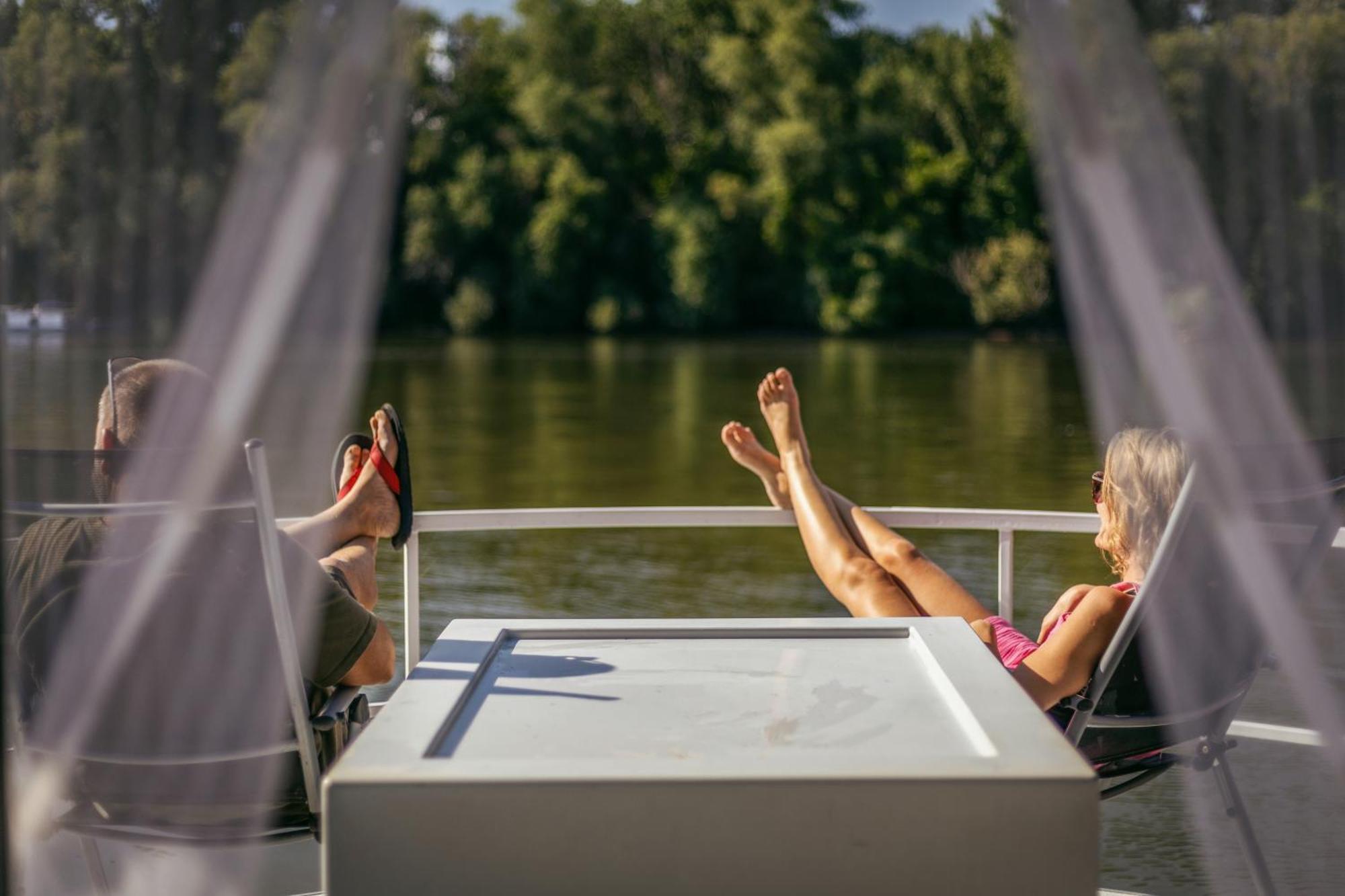 ホテル Lakohajo, Uszohaz - Tisza-To Tiszafüred エクステリア 写真