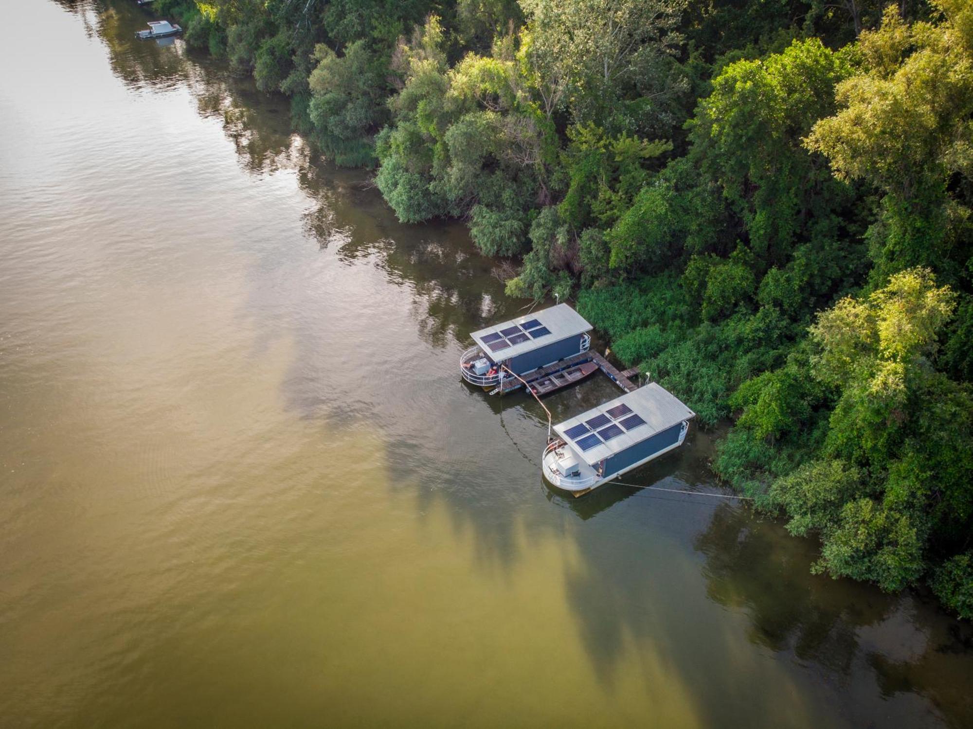 ホテル Lakohajo, Uszohaz - Tisza-To Tiszafüred エクステリア 写真