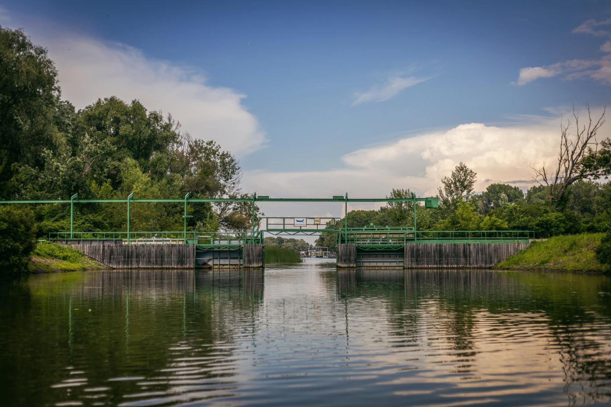ホテル Lakohajo, Uszohaz - Tisza-To Tiszafüred エクステリア 写真